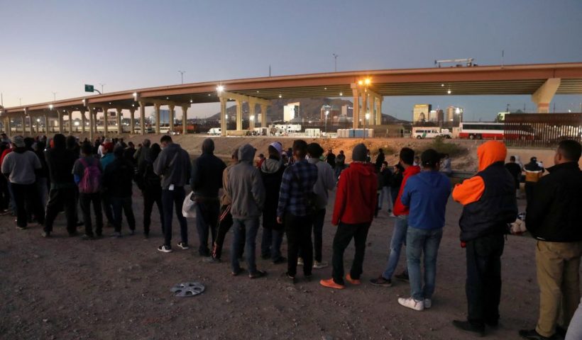 TOPSHOT - Venezuelan migrants stand in front of the US Border Patrol operations post across the Rio Bravo river, (or Rio Grande river, as it is called in the US), in Ciudad Juarez, state of Chihuahua, Mexico, on October 25, 2022. - Thousands of Venezuelans are trying to reach the United States in hope for a new life but earlier this month the US announced a new program granting legal entry to 24,000 people from the crisis-wracked country while deporting all those who cross through the border with Mexico illegally. The agreement between the US and Mexico would allow 24,000 Venezuelans to enter the United States if they can prove they have sponsorship, and only if they fly into the country. (Photo by HERIKA MARTINEZ / AFP) (Photo by HERIKA MARTINEZ/AFP via Getty Images)