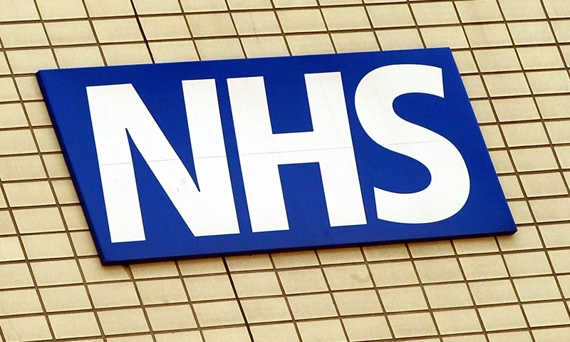 Ministers Debate Proposals For Foundation Hospitals LONDON - MAY 7: The National Health Service logo is shown on the wall outside St Thomas's Hospital May 7, 2003 in London, England. Britain's Health Secretary Alan Milburn is trying to convince critics of his foundation hospital plans ahead of a House of Commons vote. Milburn has told MPs the NHS had to change to keep pace with the modern world. (Photo by Scott Barbour/Getty Images)
