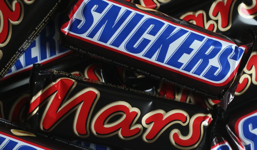 BERLIN, GERMANY - FEBRUARY 23: In this photo illustration Snickers and Mars chocolate bars lie on a table on February 23, 2016 in Berlin, Germany. The Mars company, which owns both brands, has announced a recall of chocolate products in 55 countries following the discovery of bits of plastic in a chocolate bar produced in one of the company's plants in Holland. (Photo by Sean Gallup/Getty Images)