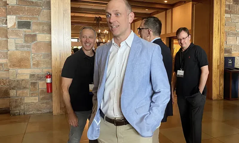 Chicago Fed President Austan Goolsbee reacts as he heads into the Kansas City Fed's annual economic symposium in Jackson Hole, Wyoming, U.S., August 24, 2023. REUTERS/Ann Saphir/File Photo
