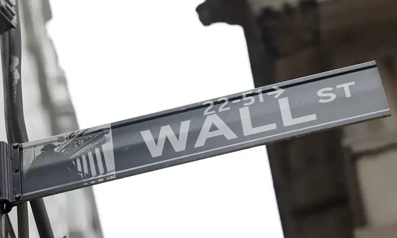 A street sign marks Wall Street outside the New York Stock Exchange (NYSE) in New York City. REUTERS/Caitlin Ochs/File Photo