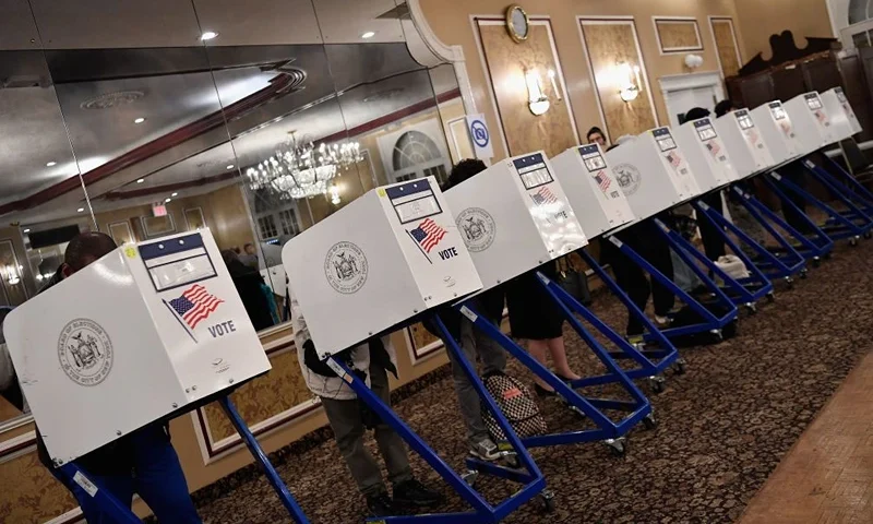 Voters cast their ballot in the midterm election at the East Midwood Jewish Center polling station in the Brooklyn borough of New York City on November 6, 2018. - Americans started voting Tuesday in critical midterm elections that mark the first major voter test of Donald Trump's presidency, with control of Congress at stake. (Photo by Angela Weiss / AFP) (Photo credit should read ANGELA WEISS/AFP via Getty Images)