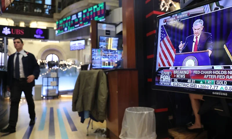 NEW YORK, NEW YORK - DECEMBER 19: Traders work on the floor of the New York Stock Exchange (NYSE) as the Federal Reserve Board Chairman Jerome Powell holds a news conference on December 19, 2018 in New York City. U.S. stocks fell on Wednesday after the Federal Reserve raised interest rates for the fourth time in 2018. (Photo by Spencer Platt/Getty Images)