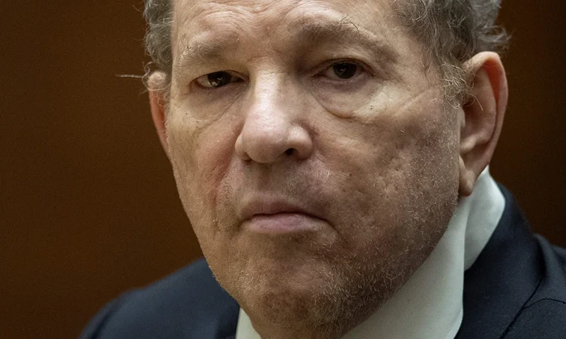 TOPSHOT-US-JUSTICE-TRIAL-WEINSTEIN TOPSHOT - Former film producer Harvey Weinstein appears in court at the Clara Shortridge Foltz Criminal Justice Center in Los Angeles, California, on 04 October 2022. - Weinstein was extradited from New York to Los Angeles to face sex-related charges. (Photo by ETIENNE LAURENT / POOL / AFP) (Photo by ETIENNE LAURENT/POOL/AFP via Getty Images)