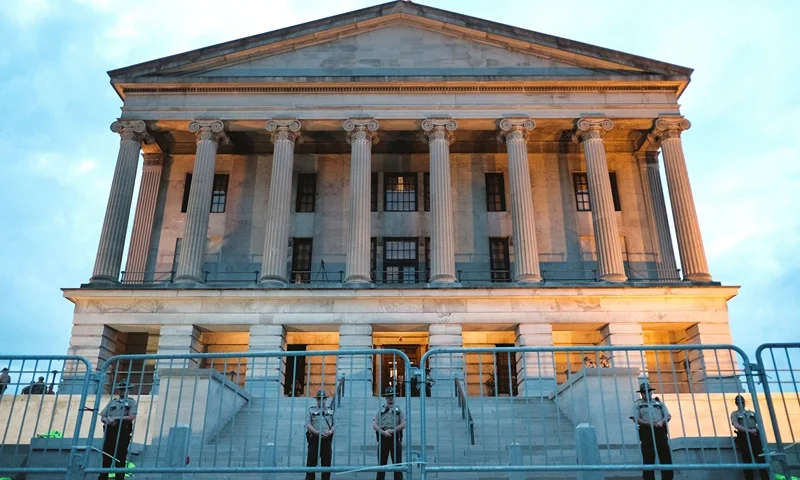 Protests Continue Across The Country In Reaction To Death Of George Floyd NASHVILLE, TENNESSEE - JUNE 04: Police are seen surrounding the Tennessee State Capitol building on June 04, 2020 in Nashville, Tennessee. Minneapolis Police officer Derek Chauvin was filmed kneeling on George Floyd's neck. Floyd was later pronounced dead at a local hospital. Across the country, Floyd's death has set off days and nights of protests as its the most recent in a series of deaths of African Americans by the police. (Photo by Jason Kempin/Getty Images)