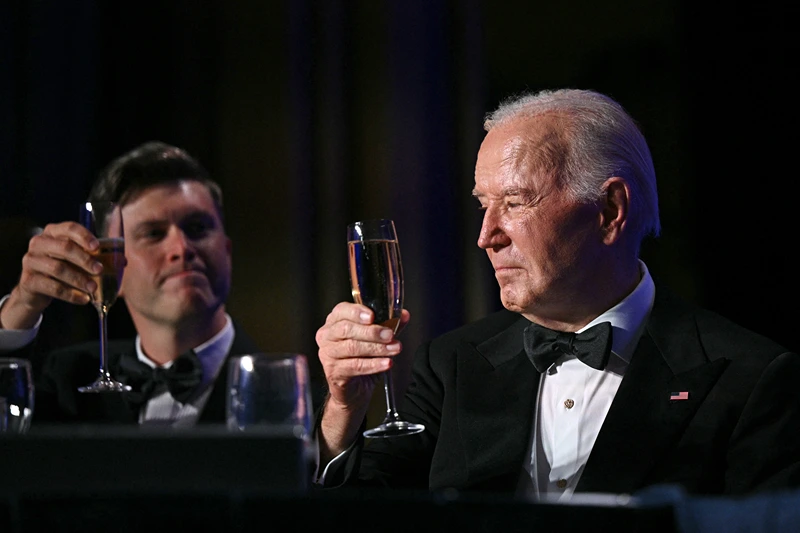 US-POLITICS-MEDIA-WHCA-BIDEN
US President Joe Biden toasts with US comedian Colin Jost during the White House Correspondents' Association (WHCA) dinner at the Washington Hilton, in Washington, DC, on April 27, 2024. (Photo by Brendan SMIALOWSKI / AFP) (Photo by BRENDAN SMIALOWSKI/AFP via Getty Images)