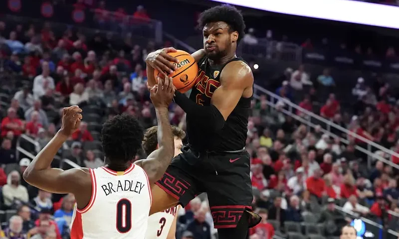 Southern California Trojans guard Bronny James (6) pulls down a defensive rebound from Arizona Wildcats guard Jaden Bradley (0) during the first half at T-Mobile Arena. Stephen R. Sylvanie-USA TODAY Sports/File Photo