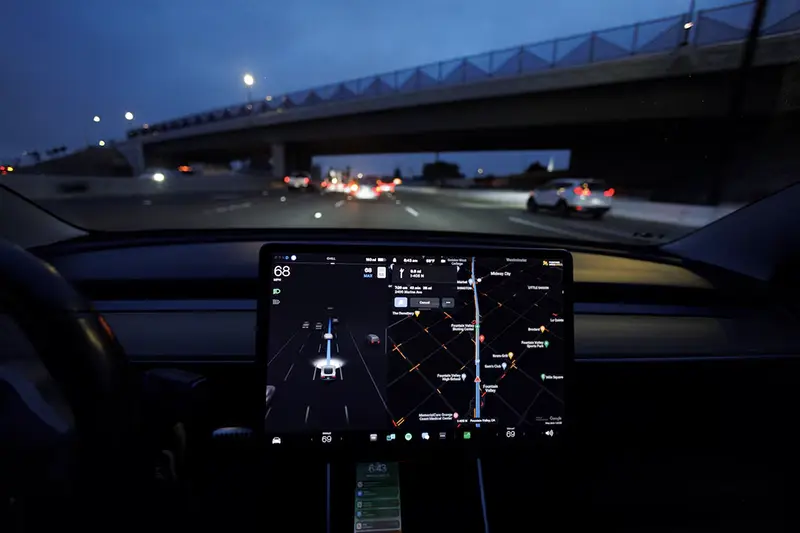 A Tesla Model 3 vehicle drives on autopilot along the 405 highway in Westminster, California, U.S., March 16, 2022. REUTERS/Mike Blake/File Photo