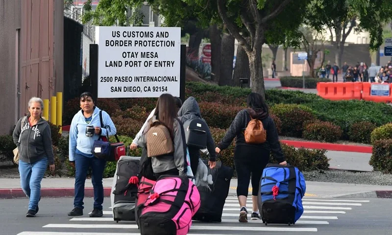 People make their way to and from the US-Mexico border at the Otay Mesa Port of Entry in San Diego, California on June 8, 2019. - US President Donald Trump touted on Saturday his last-minute deal averting tariffs on Mexico, a plan economists warned would have been disastrous for both countries, saying the agreement will be a big success if America's southern neighbor cracks down on illegal immigration as promised. (Photo by Frederic J. BROWN / AFP) (Photo credit should read FREDERIC J. BROWN/AFP via Getty Images)