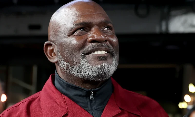 Dallas Cowboys v New York Giants EAST RUTHERFORD, NEW JERSEY - SEPTEMBER 26: Former New York Giants outside linebacker Lawrence Taylor looks on prior to the game between the Dallas Cowboys and the New York Giants at MetLife Stadium on September 26, 2022 in East Rutherford, New Jersey. (Photo by Elsa/Getty Images)