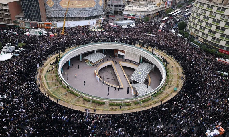 TOPSHOT - Iranians gather at Valiasr Square in central Tehran to mourn the death of President Ebrahim Raisi and Foreign Minister Hossein Amir-Abdollahian in a helicopter crash the previous day, on May 20, 2024. Iranian president Ebrahim Raisi was confirmed dead on May 20 after search and rescue teams found his crashed helicopter in a fog-shrouded mountain region, sparking mourning in the Islamic republic. (Photo by ATTA KENARE / AFP) (Photo by ATTA KENARE/AFP via Getty Images)