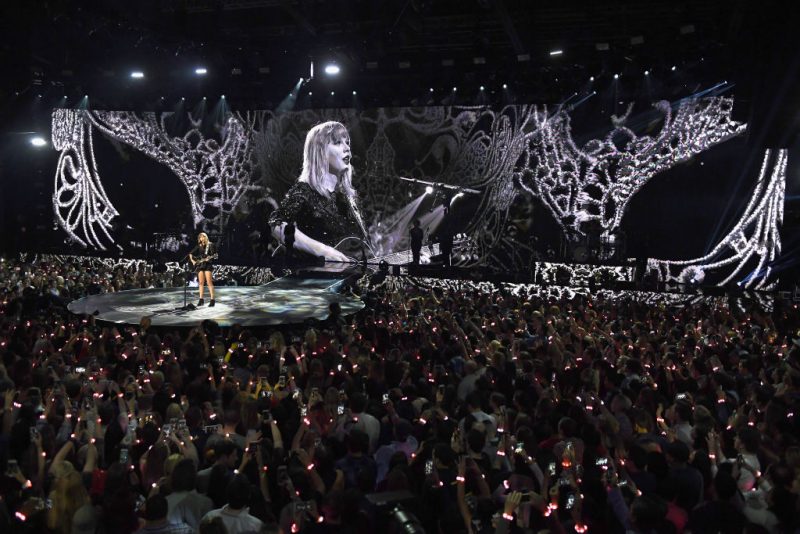 HOUSTON, TX - FEBRUARY 04: Musician Taylor Swift performs onstage during the 2017 DIRECTV NOW Super Saturday Night Concert at Club Nomadic on February 4, 2017 in Houston, Texas. (Photo by Larry Busacca/Getty Images for DIRECTV)