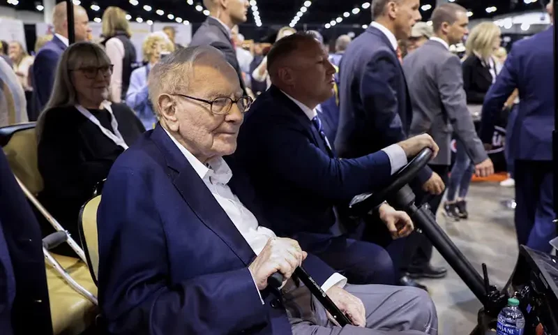 Berkshire Hathaway Chairman Warren Buffett attends the Berkshire Hathaway Inc annual shareholders' meeting in Omaha, Nebraska, U.S., May 3, 2024. REUTERS/Scott Morgan/File Photo/File Photo