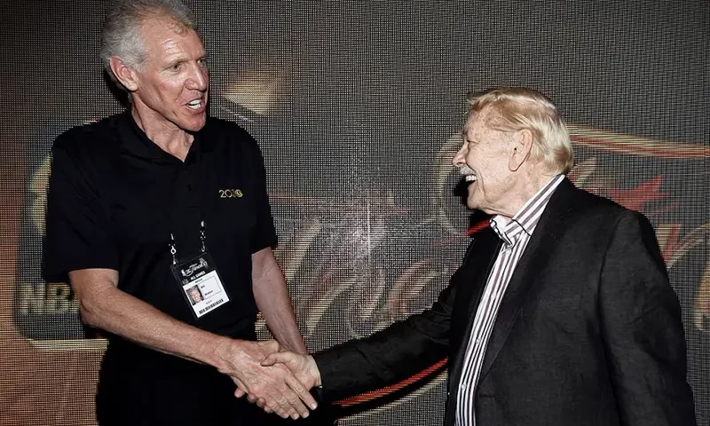 Fomer NBA star Bill Walton (L) talks with Los Angeles Lakers team owner Jerry Buss after the Lakers defeated the Boston Celtics in Game 7 of the 2010 NBA Finals basketball series in Los Angeles, California June 17, 2010. REUTERS/Mike Blake/File Photo