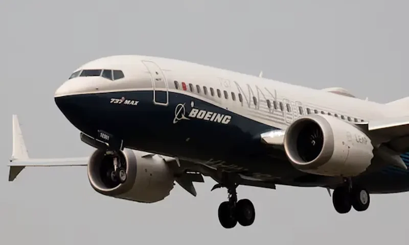 A Boeing 737 MAX 7 aircraft piloted by Federal Aviation Administration (FAA) Chief Steve Dickson lands during an evaluation flight at Boeing Field in Seattle, Washington, U.S. September 30, 2020. REUTERS/Lindsey Wasson
