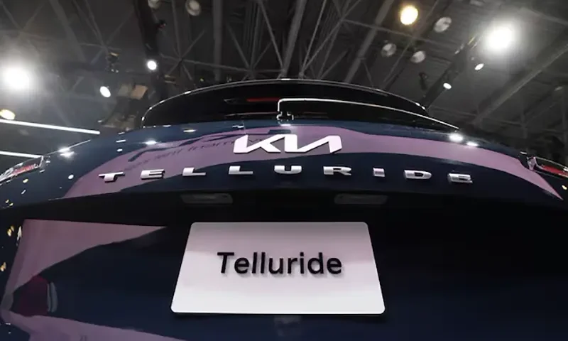 The 2023 Kia Telluride is unveiled at the 2022 New York International Auto Show, in Manhattan, New York City, U.S., April 13, 2022. REUTERS/Brendan McDermid