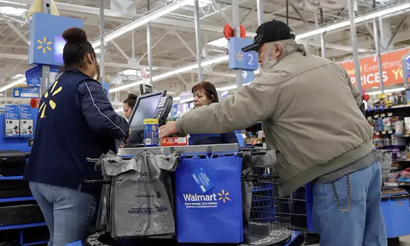 A customer bags his groceries after shopping at a Walmart store ahead of the Thanksgiving holiday in Chicago, Illinois, U.S. November 27, 2019. REUTERS/Kamil Krzaczynski