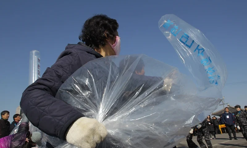 North Korean Defectors Release Propaganda Balloons In Protest Against Nuclear Test PAJU, SOUTH KOREA - FEBRUARY 16: North Korean defectors, now living in South Korea, prepare to release balloons carrying propaganda leaflets denouncing North Korea's nuclear test at Imjingak, near the Demilitarized Zone (DMZ) on February 16, 2013 in Paju, South Korea. February 16 is late leader Kim Jong-Il's birthday and defectors dare to launch the balloons today, to denouce the nuclear test. (Photo by Chung Sung-Jun/Getty Images)