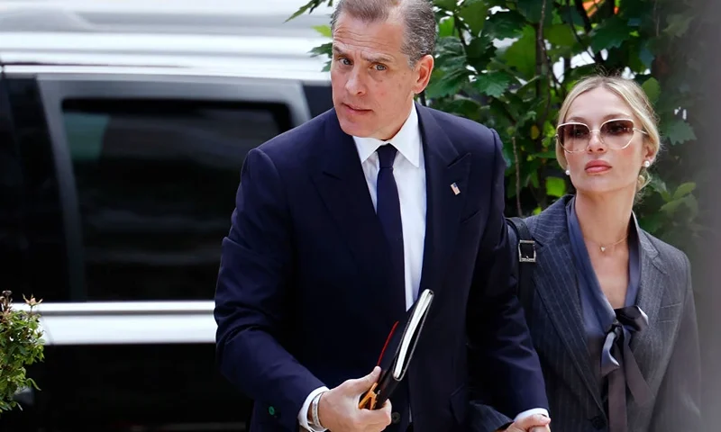 WILMINGTON, DELAWARE - JUNE 03: Hunter Biden, son of U.S. President Joe Biden, arrives with his wife Melissa Cohen Biden to the J. Caleb Boggs Federal Building on June 3 2024, in Wilmington, Delaware. Biden is standing trial for felony gun charges. (Photo by Anna Moneymaker/Getty Images)