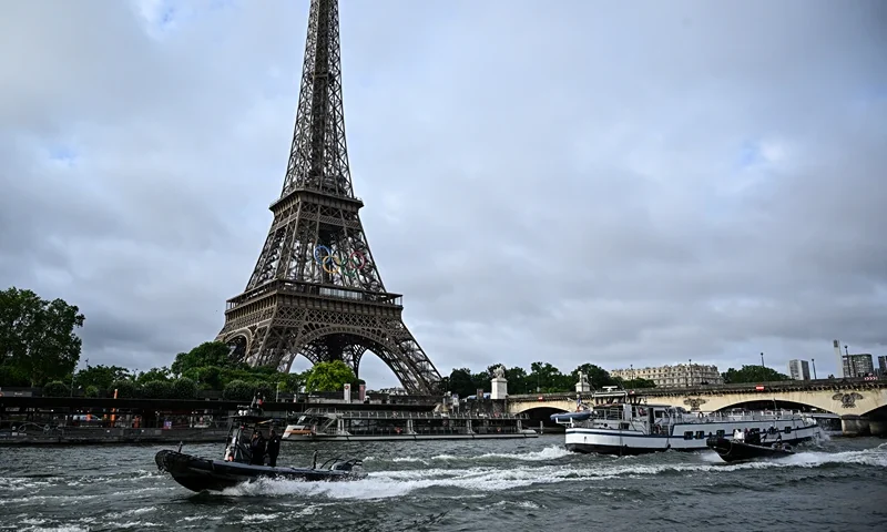 FRANCE-OLY-PARIS-2024 Police boats participate in a technical navigation rehearsal on the Seine river for the opening ceremony of the Paris 2024 Olympic Games, in Paris, on June 17, 2024. (Photo by JULIEN DE ROSA / AFP) (Photo by JULIEN DE ROSA/AFP via Getty Images)