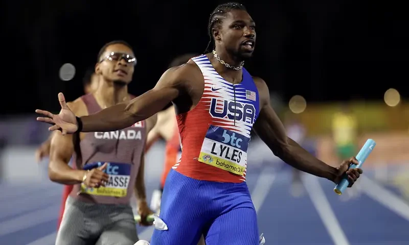 Noah Lyles of the U.S. crosses the line to win the 4X100 metres relay men final REUTERS/Dante Carrer/File Photo