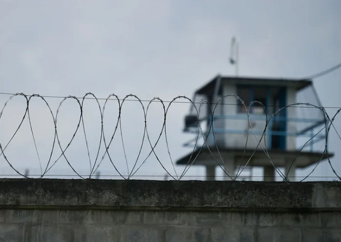 Partial view of the Villahermosa prison in Cali, Colombia, on June 23, 2020, during the COVID-19 pandemic. - According to data released by the Personeria de Cali, 658 positive cases of COVID-19 have been detected at the prison -583 in prisoners and 75 in INPEC workers and auxiliaries. (Photo by Luis ROBAYO / AFP) (Photo by LUIS ROBAYO/AFP via Getty Images)