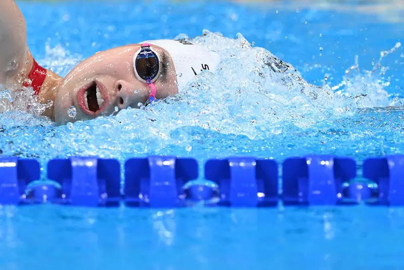 China's Li Bingjie competes in the final of the women's 4x200m freestyle relay swimming event during the Tokyo 2020 Olympic Games at the Tokyo Aquatics Centre in Tokyo on July 29, 2021. (Photo by Attila KISBENEDEK / AFP) (Photo by ATTILA KISBENEDEK/AFP via Getty Images)