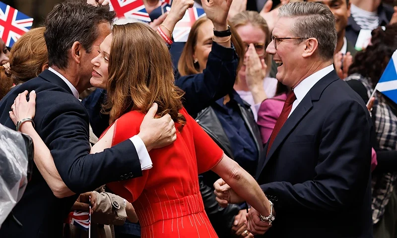 LONDON, ENGLAND - JULY 05: Labour leader and incoming Prime Minister Sir Keir Starmer and wife Victoria greet supporters as they enter 10 Downing Street following Labour's landslide election victory on July 5, 2024 in London, England. The Labour Party won a landslide victory in the 2024 general election, ending 14 years of Conservative government (Photo by Dan Kitwood/Getty Images)
