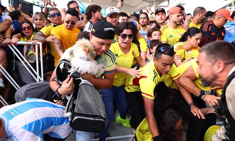 Argentina v Colombia - CONMEBOL Copa America USA 2024: Final MIAMI GARDENS, FLORIDA - JULY 14: Fans try to enter the stadium amid disturbances prior to the CONMEBOL Copa America 2024 Final match between Argentina and Colombia at Hard Rock Stadium on July 14, 2024 in Miami Gardens, Florida. (Photo by Maddie Meyer/Getty Images)