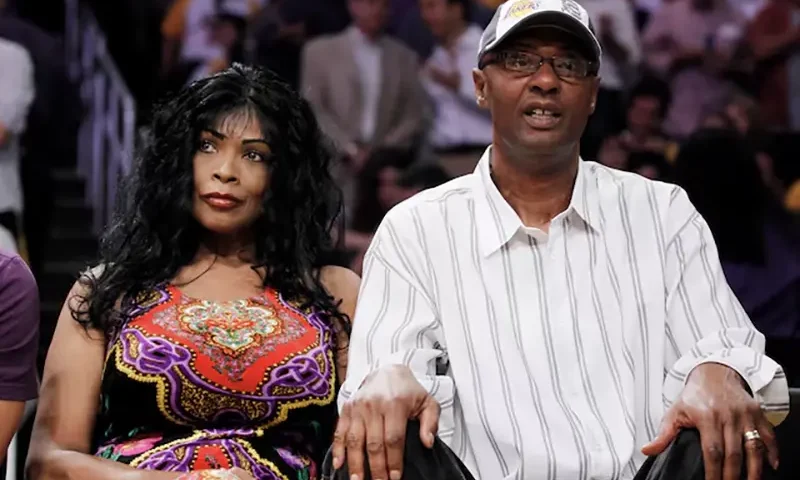 Los Angeles Lakers Kobe Bryant's parents Pam and Joe Bryant watch their son play the Boston Celtics during Game 7 of the 2010 NBA Finals basketball series in Los Angeles, California, June 17, 2010. REUTERS/Lucy Nicholson/File Photo