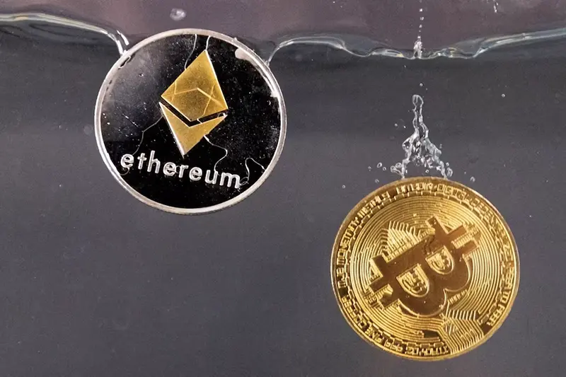 Souvenir tokens representing cryptocurrency Bitcoin and the Ethereum network, with its native token ether, plunge into water in this illustration taken May 17, 2022. REUTERS/Dado Ruvic/Illustration/File Photo