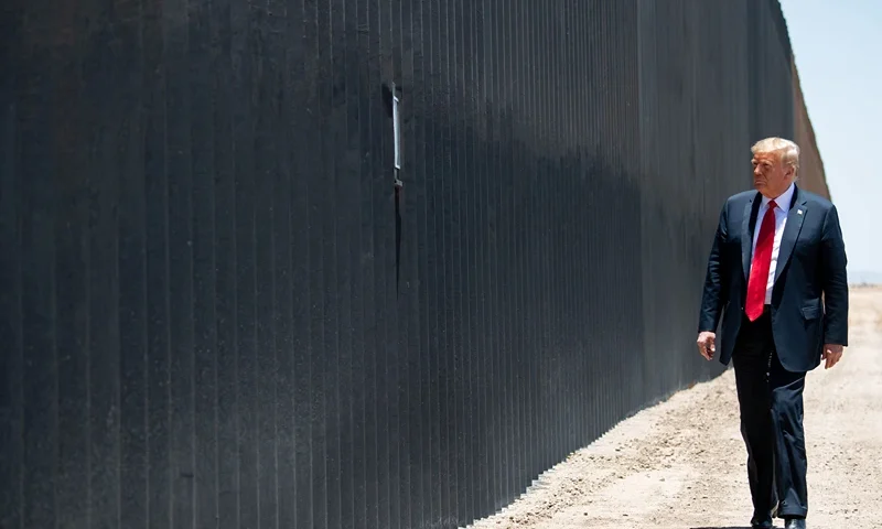 TOPSHOT - US President Donald Trump participates in a ceremony commemorating the 200th mile of border wall at the international border with Mexico in San Luis, Arizona, June 23, 2020. (Photo by SAUL LOEB / AFP) (Photo by SAUL LOEB/AFP via Getty Images)