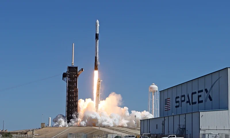 CAPE CANAVERAL, FL - APRIL 8: A SpaceX Falcon 9 rocket lifts off from launch complex 39A carrying the Crew Dragon spacecraft on a commercial mission managed by Axion Space at Kennedy Space Center April 8, 2022 in Cape Canaveral, Florida. The first fully private crew on an 10-day mission to the International Space Station is commanded by former NASA astronaut Michael Lopez-Alegria ,who works for Axiom, paying passengers Larry Connor, Pilot, Mark Pathy and Eytan Sibbe. (Photo by Red Huber/Getty Images)