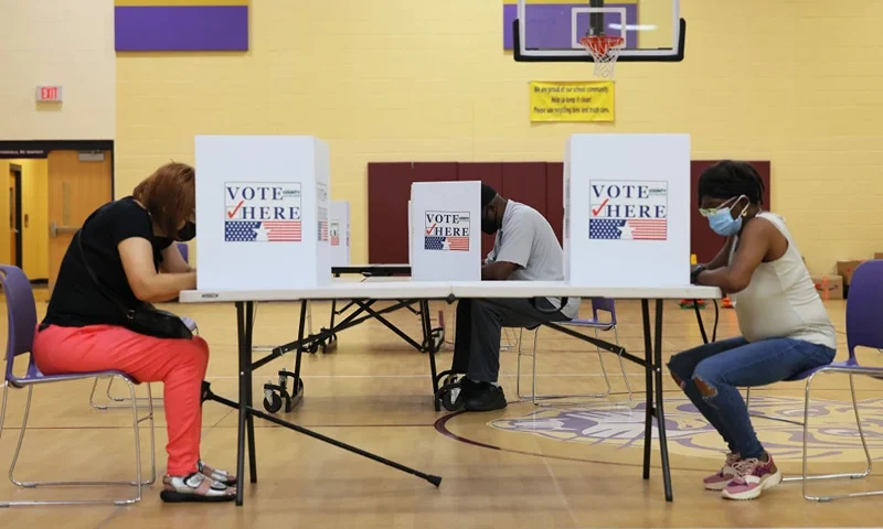 ST LOUIS, MISSOURI - AUGUST 02: People vote during Primary Election Day at Barack Obama Elementary School on August 02, 2022 in St Louis, Missouri. Voters in Missouri are voting on Primary Election Day with the Senate being state's top race after the retirement of Republican Roy Blunt. (Photo by Michael M. Santiago/Getty Images)