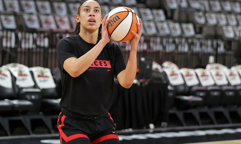 LAS VEGAS, NEVADA - AUGUST 31: Dearica Hamby #5 of the Las Vegas Aces warms up before Game Two of the 2022 WNBA Playoffs semifinals against the Seattle Storm at Michelob ULTRA Arena on August 31, 2022 in Las Vegas, Nevada. NOTE TO USER: User expressly acknowledges and agrees that, by downloading and or using this photograph, User is consenting to the terms and conditions of the Getty Images License Agreement. (Photo by Ethan Miller/Getty Images)