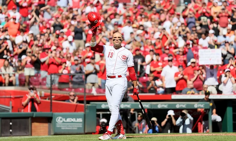 CINCINNATI, OHIO - SEPTEMBER 24: Joey Votto #19 of the Cincinnati Reds acknowledges the crowd before his first at bat against the Pittsburgh Pirates at Great American Ball Park on September 24, 2023 in Cincinnati, Ohio. (Photo by Andy Lyons/Getty Images)