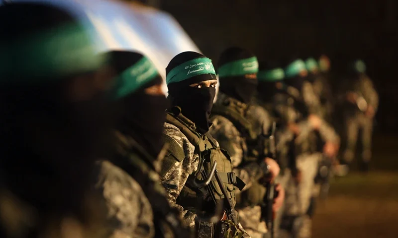 TOPSHOT - Palestinian members of the Ezzedine al-Qassam Brigades, the armed wing of the Hamas movement, take part in a gathering on January 31, 2016 in Gaza city to pay tribute to their fellow militants who died after a tunnel collapsed in the Gaza Strip. Seven Hamas militants were killed on January 28, 2016 after a tunnel built for fighting Israel collapsed in the Gaza Strip, highlighting concerns that yet another conflict could eventually erupt in the Palestinian enclave. (Photo by MAHMUD HAMS / AFP) (Photo by MAHMUD HAMS/AFP via Getty Images)