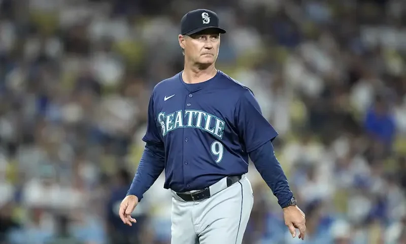 Seattle Mariners manager Scott Servais (9) reacts during the game against the Los Angeles Dodgers at Dodger Stadium. Mandatory Credit: Kirby Lee-USA TODAY Sports/File Photo