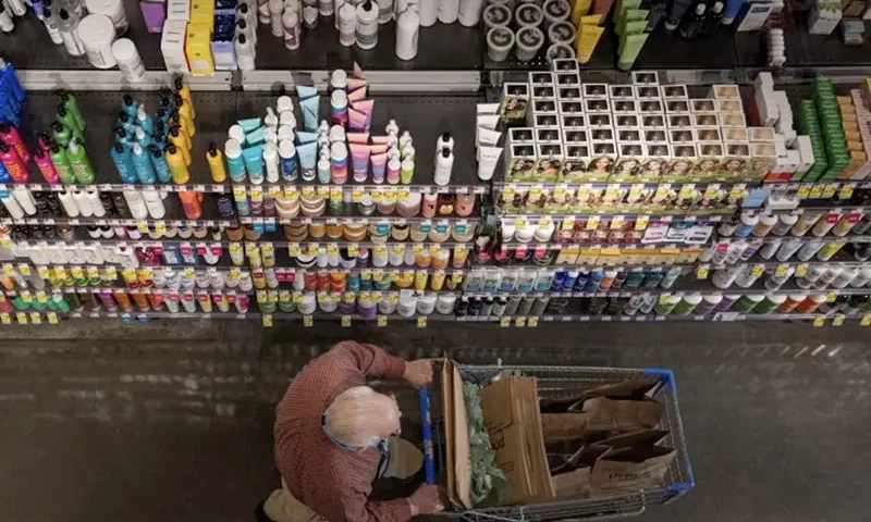 A person pushes a shopping cart in a supermarket in Manhattan, New York City, U.S., March 28, 2022. REUTERS/Andrew Kelly
