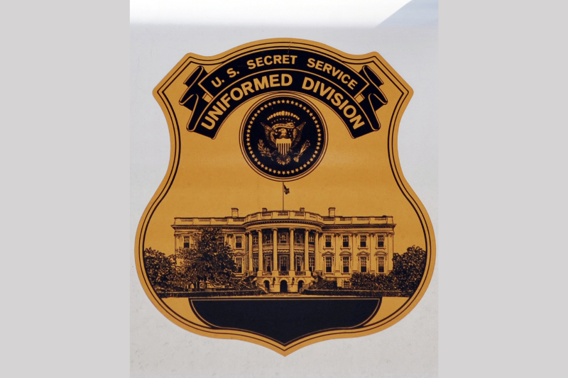 A crest of the US Secret Service Uniformed Division is seen on a vehicle April 19, 2012 in Washington, DC. The US Secret Service said that three employees will leave their jobs over the sex scandal in a hotel in Colombia which tarnished the elite presidential protection agency's image. Further removals are expected. AFP PHOTO / Mandel NGAN (Photo by Mandel NGAN / AFP) (Photo by MANDEL NGAN/AFP via Getty Images)