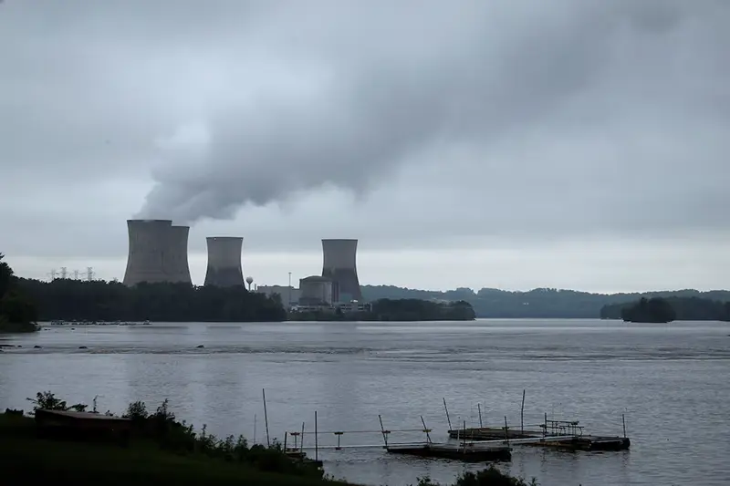 The Three Mile Island Nuclear power plant is pictured from Royalton, Pennsylvania, U.S. May 30, 2017. REUTERS/Carlo Allegri/File Photo