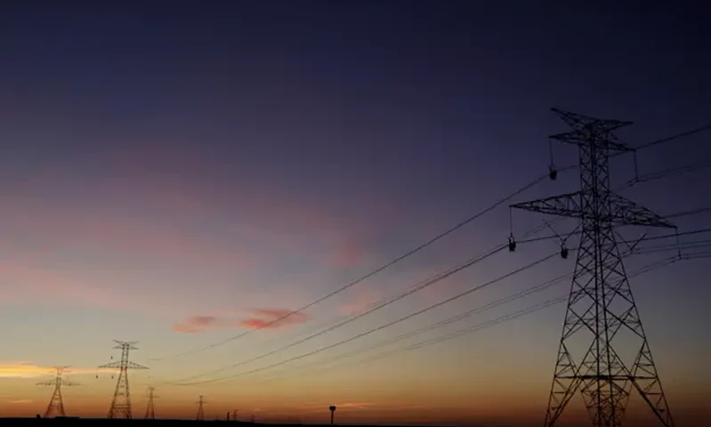 The sun sets behind power lines above the plains north of Amarillo, Texas, U.S., March 14, 2017. REUTERS/Lucas Jackson/File Photo