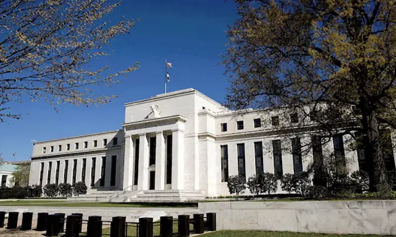 The Federal Reserve building stands in Washington April 3, 2012. REUTERS/Joshua Roberts/File Photo