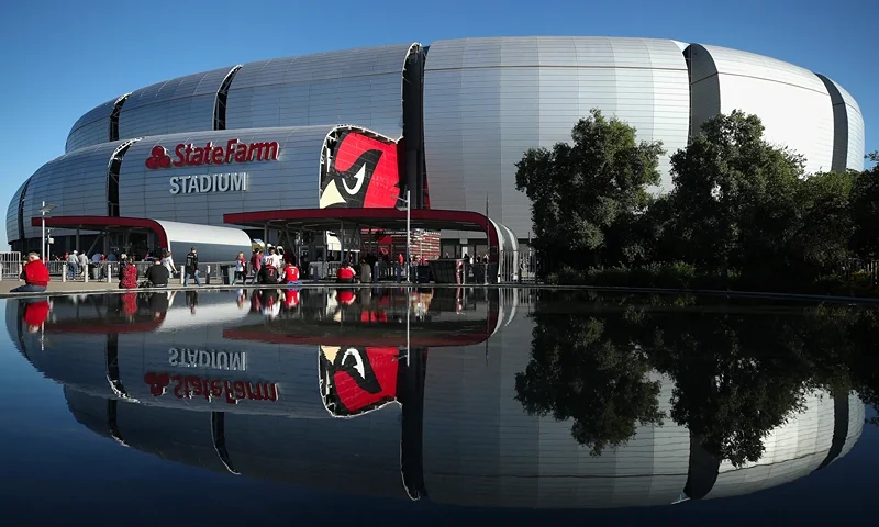 GLENDALE, ARIZONA - OCTOBER 31: General view outside of State Farm Stadium before the NFL game between the San Francisco 49ers and the Arizona Cardinals on October 31, 2019 in Glendale, Arizona. (Photo by Christian Petersen/Getty Images)