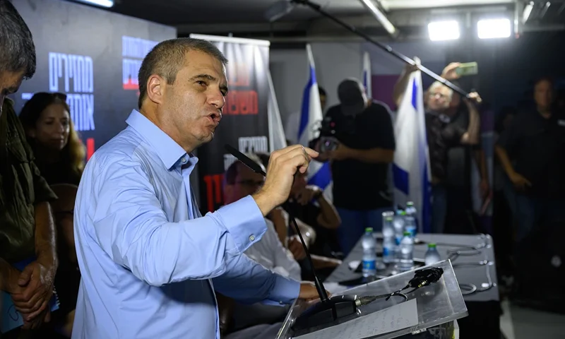 TEL AVIV, ISRAEL - OCTOBER 13: Gal Hirsch, co-ordinator for the cross-Governmental response to the hostage situation, addresses family and friends of those taken hostage by Hamas during an attack on Israel, at a press conference on October 13, 2023 in Tel Aviv, Israel. Israel has sealed off Gaza and launched sustained retaliatory air strikes, which have killed at least 1,400 people with more than 400,000 displaced, after a large-scale attack by Hamas. On October 7, the Palestinian militant group Hamas launched a surprise attack on Israel from Gaza by land, sea, and air, killing over 1,300 people and wounding around 2,800. Israeli soldiers and civilians have also been taken hostage by Hamas and moved into Gaza. The attack prompted a declaration of war by Israeli Prime Minister Benjamin Netanyahu and the announcement of an emergency wartime government. (Photo by Leon Neal/Getty Images)