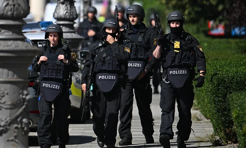 Police officers secure the area after a shooting near the building of the Documentation Centre for the History of National Socialism (NS-Dokumentationszentrum) in Munich, southern Germany, on September 5, 2024. German police said they shot a suspect in central Munich on September 5, near the documentation centre on the Nazi era and the Israeli consulate, and advised people to stay clear of the area. (Photo by LUKAS BARTH-TUTTAS / AFP) (Photo by LUKAS BARTH-TUTTAS/AFP via Getty Images)