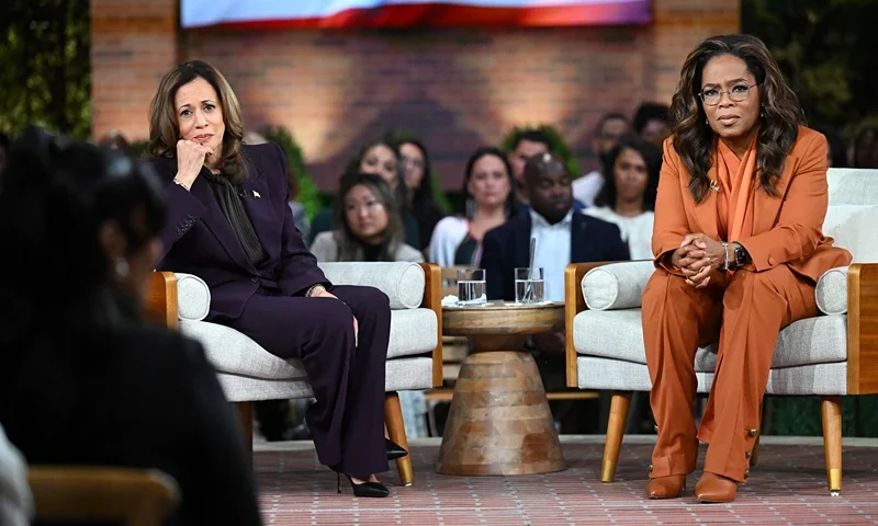 US Vice President and Democratic presidential candidate Kamala Harris (L) joins US television producer Oprah Winfrey at a 'Unite for America' live streaming rally in Farmington Hills, Michigan, on September 19, 2024. (Photo by SAUL LOEB / AFP) (Photo by SAUL LOEB/AFP via Getty Images)
