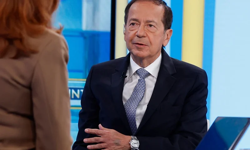 NEW YORK, NEW YORK - SEPTEMBER 17: Liz Claman (L) and John Paulson on set of "The Claman Countdown" at Fox Business Network Studios on September 17, 2024 in New York City. (Photo by Rob Kim/Getty Images)