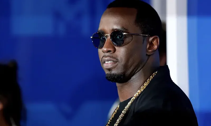 Rapper Sean Diddy Combs arrives at the 2016 MTV Video Music Awards in New York, U.S., August 28, 2016. REUTERS/Eduardo Munoz/File Photo