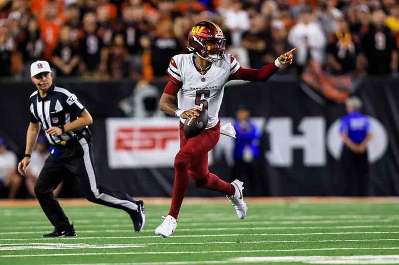 Washington Commanders quarterback Jayden Daniels (5) runs with the ball against the Cincinnati Bengals in the first half at Paycor Stadium. Mandatory Credit: Katie Stratman-Imagn Images